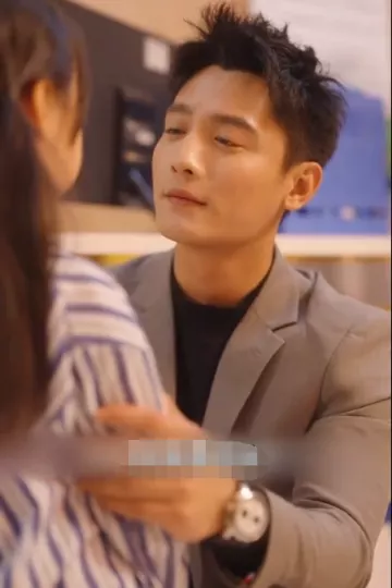 她死后，薄爷跪在墓碑前哭成狗