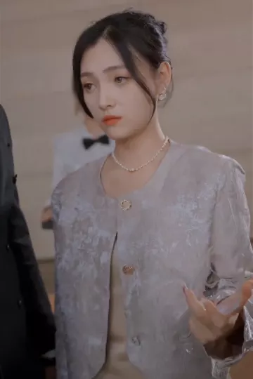 冷战八年后初恋哭着问错了没